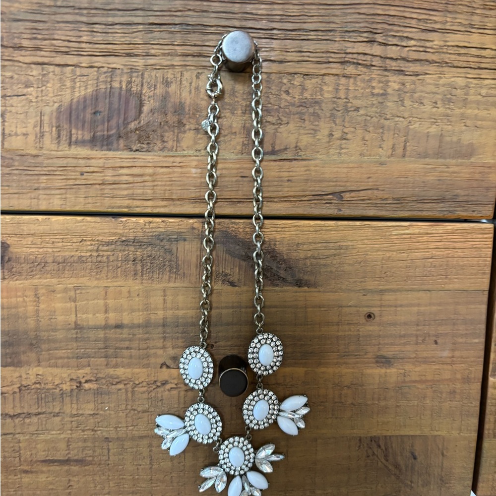 Elegant White and Gold Necklace